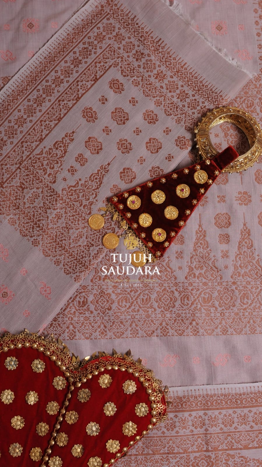 Songket bertabur motif tampuk manggis